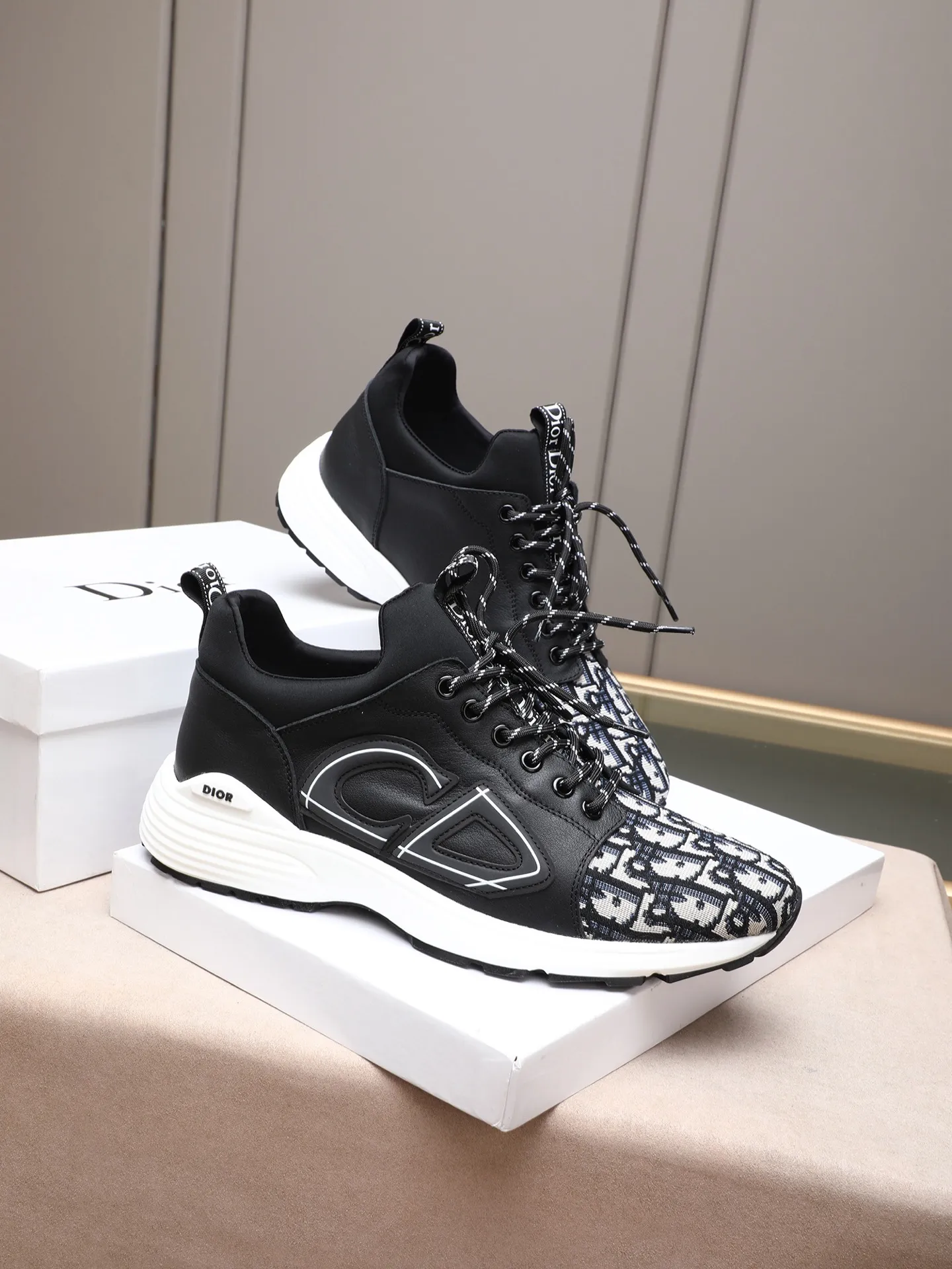Men's shoes 💰460 💰Dior [Dior] 😘😘High-end series of casual men's shoes, simple and elegant👍👍👍The upper is made of first-layer genuine leather spliced ​​with Dior's special material [sun][sun]; imported first-layer sheepskin lining; special outsole, wear-resistant, lightweight, the overall design is harmonious and unified without lacking personality 👣🌟✨You deserve it! 5 colors😍Sizes 38~44. (45 custom-made) The picture above is a big seller🔥🔥🔥